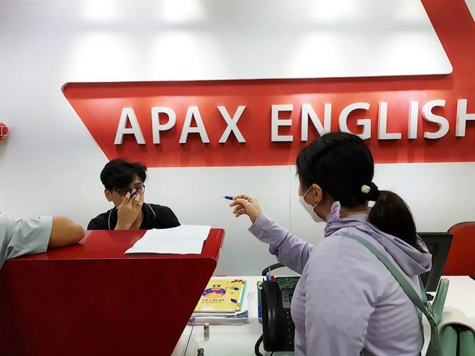 Sau Đà Nẵng, hàng loạt phụ huynh của tiếng Anh Apax Leaders TP HCM kêu cứu - Ảnh 1.