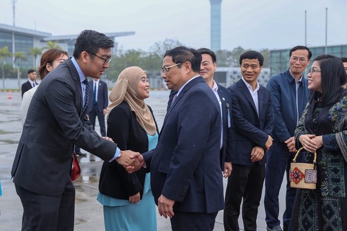 Thủ tướng lên đường thăm chính thức Singapore và Brunei - Ảnh 2.