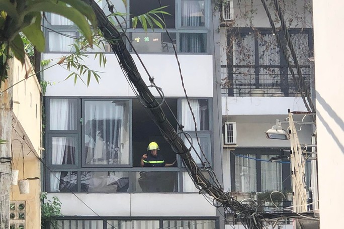Xuất hiện tiếng nổ cùng mùi nồng nặc tại nhà 5 tầng ở quận Phú Nhuận - Ảnh 1.