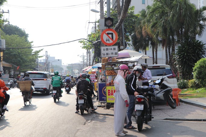 Hết thời chiếm dụng vỉa hè, lòng đường?