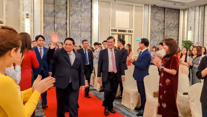Thủ tướng Phạm Minh Chính gặp gỡ kiều bào tại Singapore - Ảnh 1.
