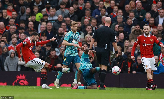 Man United chia điểm đội chót bảng, Arsenal vững ngôi số 1  - Ảnh 3.