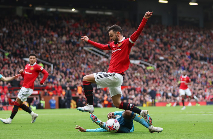 Trọng tài hại Fulham, Man United thoát hiểm ở tứ kết FA Cup - Ảnh 6.