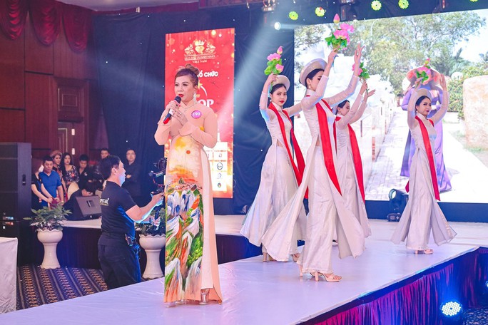 Bất ngờ với màn đấu giá tại cuộc thi Hoa hậu Doanh nhân Việt Nam 2023 - Ảnh 1.