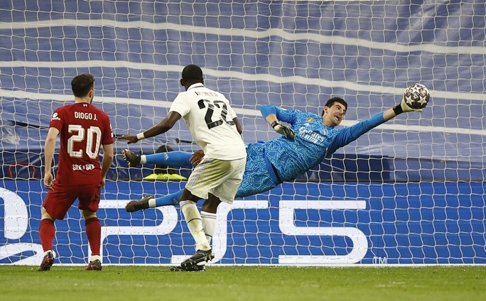 Benzema lập đại công, Real Madrid thẳng tay loại Liverpool ở Champions League - Ảnh 3.