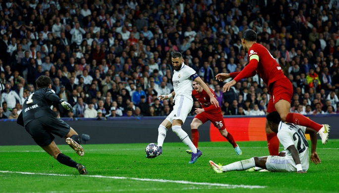 Benzema lập đại công, Real Madrid thẳng tay loại Liverpool ở Champions League - Ảnh 4.