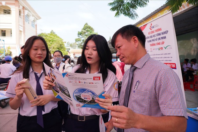 Ngày 19-3, Đưa trường học đến thí sinh 2023 tại Quảng Trị - Ảnh 1.