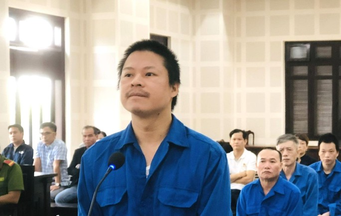 Tuyên án ông trùm đường dây lừa đảo, chuyên đánh tráo sổ đỏ tại Đà Nẵng - Ảnh 2.