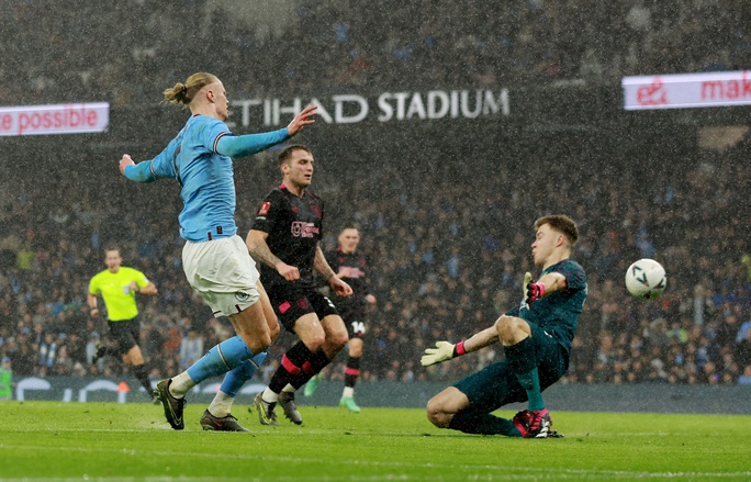 Haaland lập hat-trick khủng, Man City hạ Burnley vào bán kết FA Cup - Ảnh 1.
