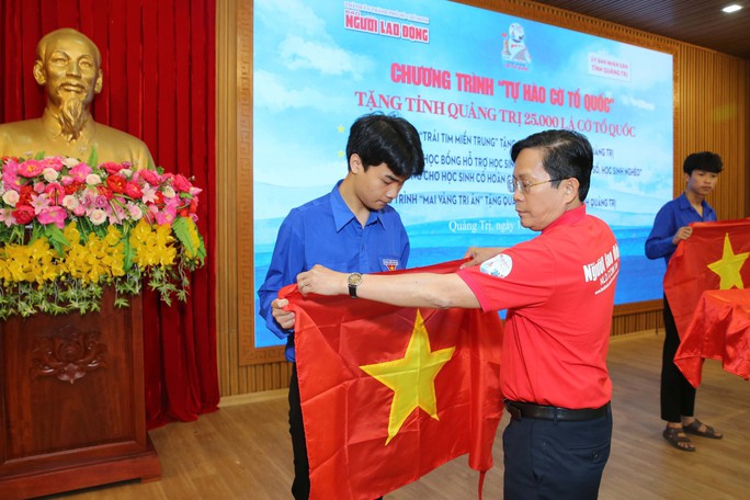 Báo Người Lao Động tổ chức nhiều chương trình ý nghĩa tại Quảng Trị - Ảnh 5.