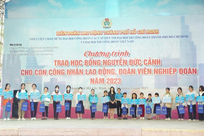 Tặng học bổng cho con công nhân, đoàn viên nghiệp đoàn - Ảnh 5.