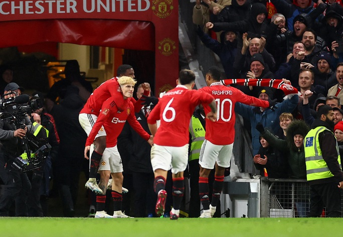 Ngược dòng siêu đỉnh, Man United giành vé tứ kết FA Cup - Ảnh 8.