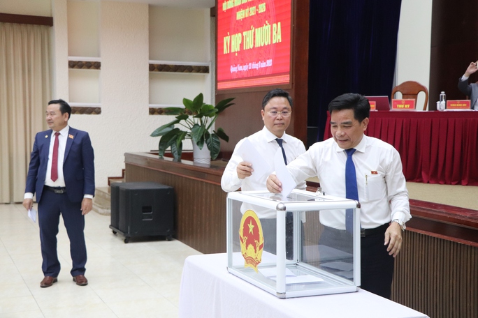 100% đại biểu đồng ý để ông Nguyễn Viết Dũng thôi đại biểu HĐND tỉnh Quảng Nam - Ảnh 1.