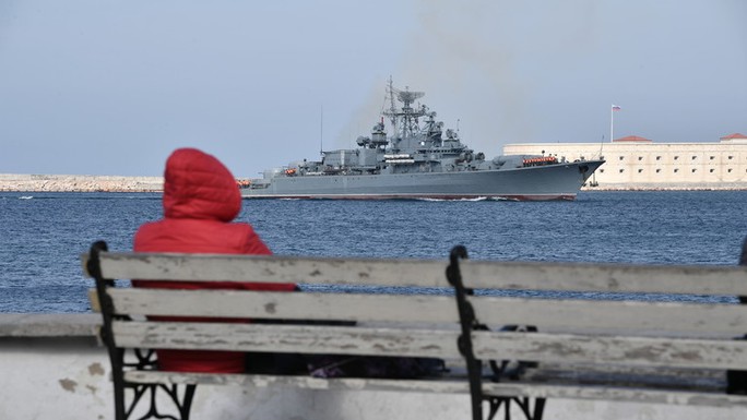 Căn cứ hải quân Nga ở bán đảo Crimea bị tấn công - Ảnh 1.
