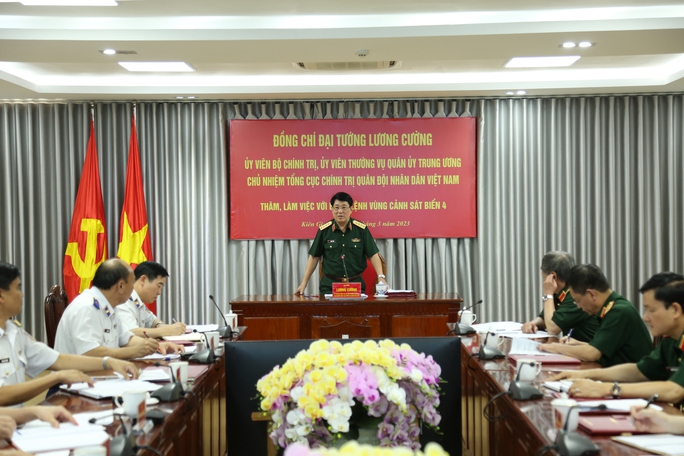 Đại tướng Lương Cường thăm và làm việc với Vùng Cảnh sát biển 4 - Ảnh 2.