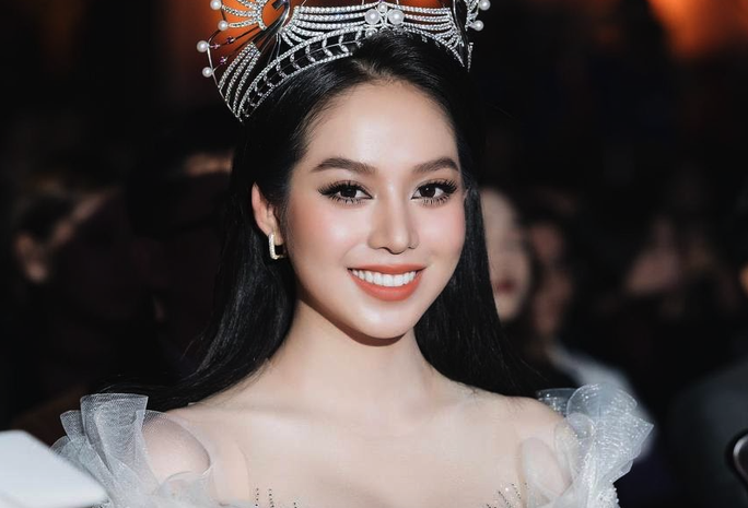 Hoa hậu Huỳnh Thanh Thủy gây tranh cãi vì nghi phẫu thuật thẩm mỹ - Ảnh 1.