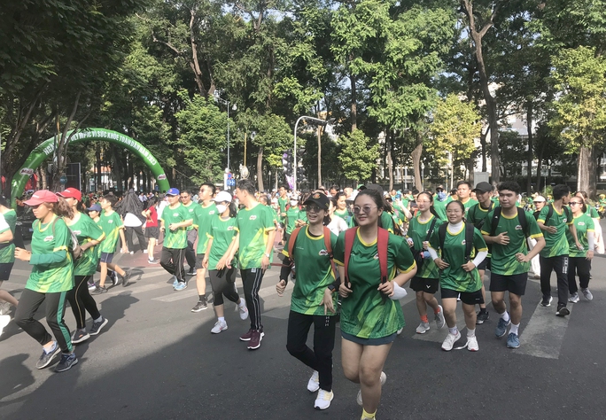 Ngày chạy Olympic TP HCM: 10.000 người nô nức xuống phố - Ảnh 9.