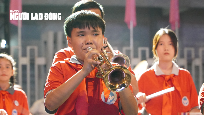 Trung tâm TP HCM tưng bừng với hàng trăm tay trống, kèn nhí - Ảnh 9.