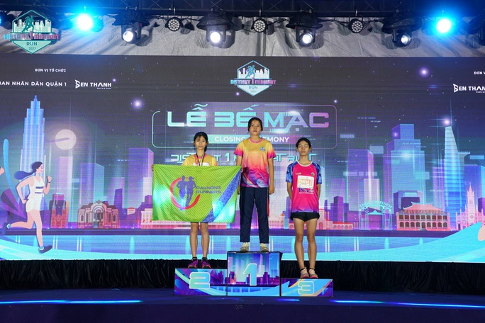 Giải chạy đêm District 1 Midnight Run đóng góp 700 triệu đồng Quỹ Vì người nghèo - Ảnh 6.