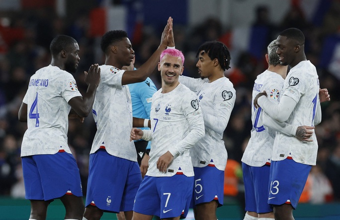 Mbappe, Griezmann nhạt nhòa, siêu hậu vệ lập công cứu tuyển Pháp - Ảnh 6.