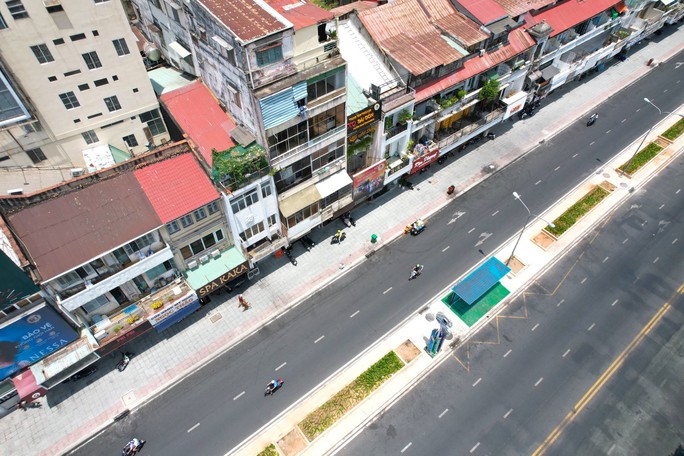 Cơ quan đề xuất và quận 1 nói gì về mái kèo nhà cái trực tiếp bóng đá hè đường Lê Lợi? - Ảnh 1.