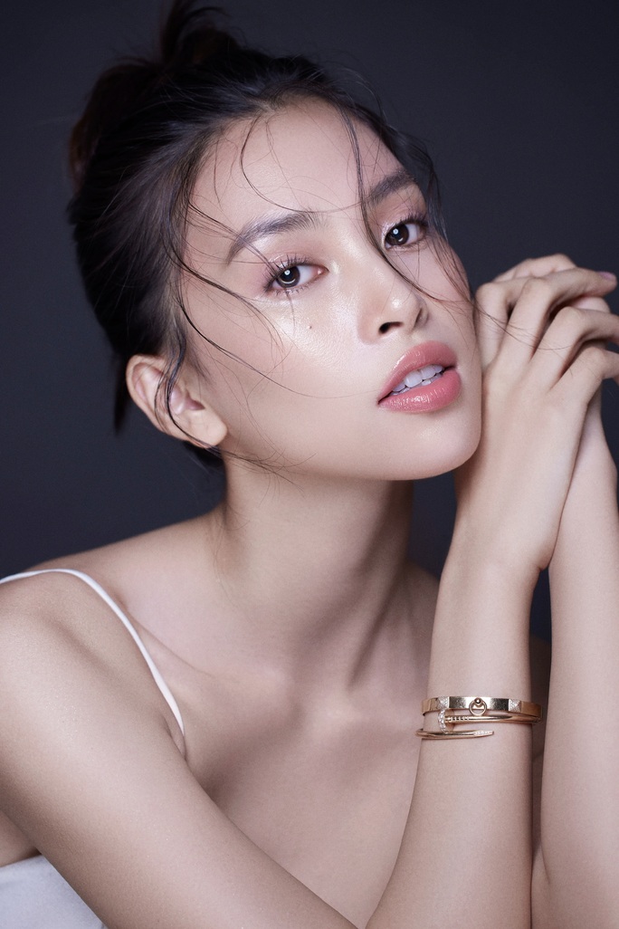 Hoa hậu Tiểu Vy tung loạt ảnh mới, cư dân mạng xuýt xoa - Ảnh 7.