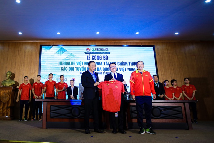 Công bố nhà tài trợ chính thức các đội tuyển bóng đá quốc gia Việt Nam - Ảnh 8.