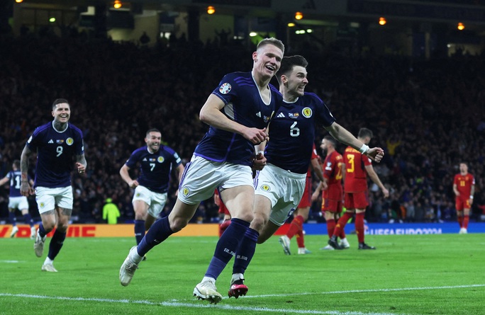Sao Man United tỏa sáng, Scotland thắng sốc Tây Ban Nha sau 39 năm - Ảnh 3.
