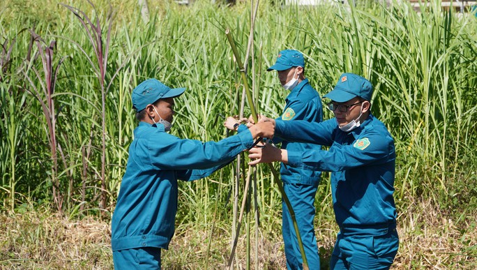 Tặng 5.000 lá cờ Tổ quốc cho Tỉnh đoàn Lâm Đồng  - Ảnh 16.