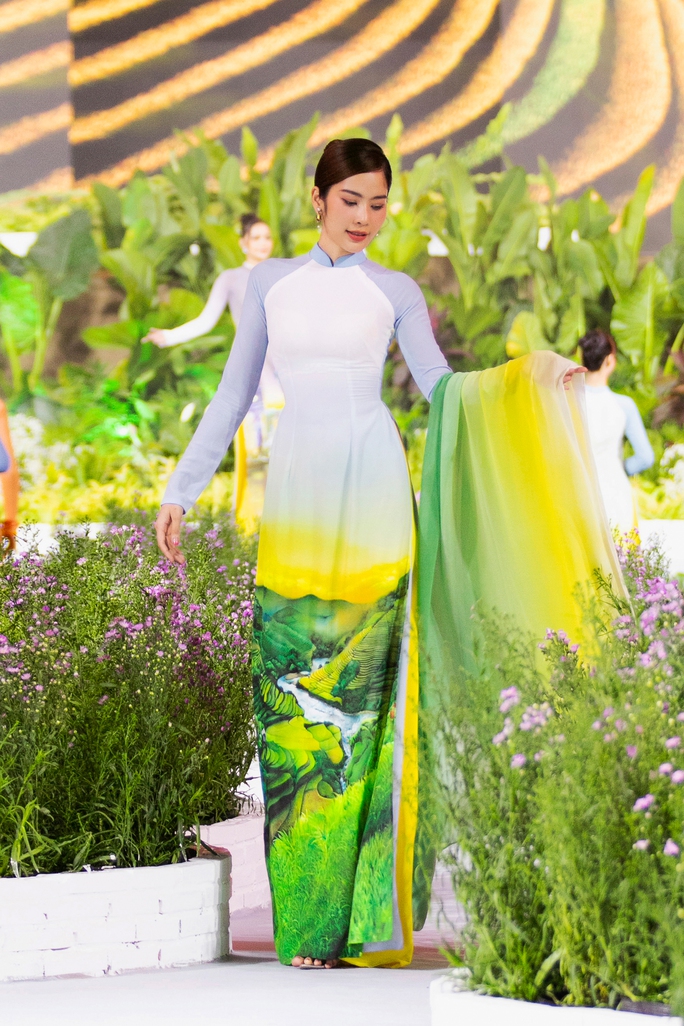 031-aodai-trung-dinh-kc-team-1677932747894183367226.jpeg