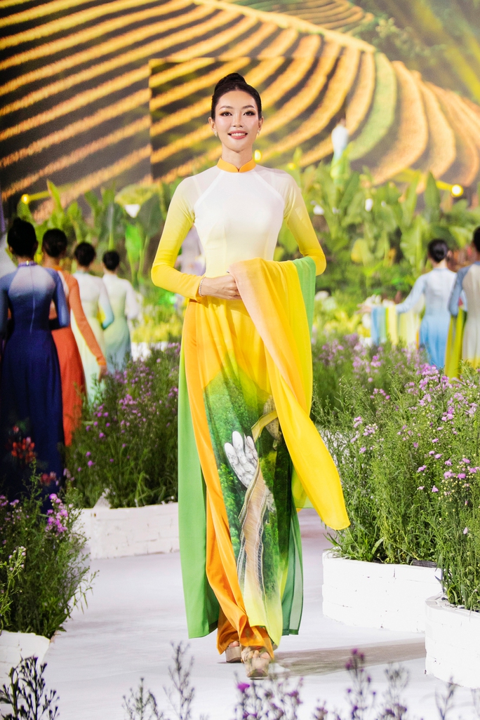 061-aodai-trung-dinh-kc-team-16779327470261231214303.jpeg