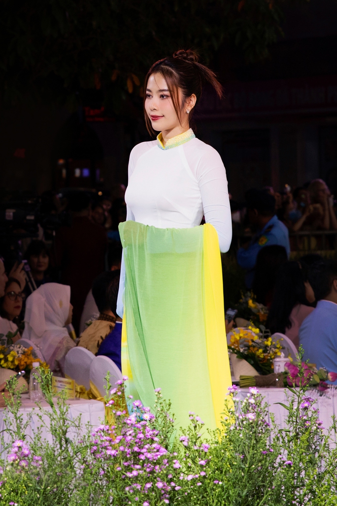 071-aodai-trung-dinh-kc-team-1677932746922156494058.jpeg