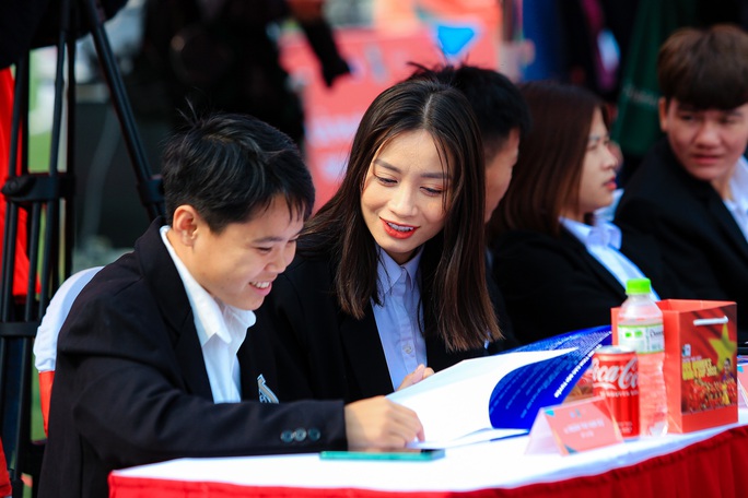 Cận cảnh Cup Vô địch Bóng đá Nữ thế giới 2023 đến Việt Nam - Ảnh 10.