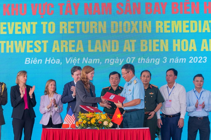 Mỹ tài trợ thêm 73 triệu USD xử lý dioxin tại Sân bay Biên Hòa - Ảnh 1.