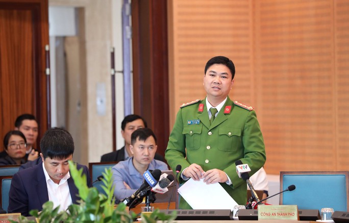 Ông Trần Sỹ Thanh: Bêu tên chủ tịch quận, huyện để xảy ra vi phạm vỉa hè, lòng đường - Ảnh 2.