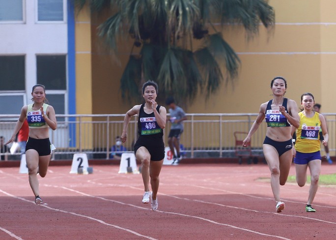 Lê Tú Chinh trở lại đường đua chuẩn bị cho SEA Games 32 - Ảnh 2.
