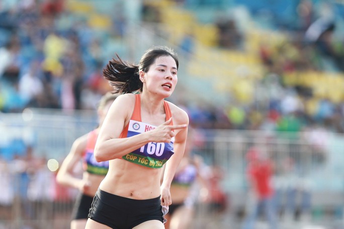 Lê Tú Chinh trở lại đường đua chuẩn bị cho SEA Games 32 - Ảnh 4.
