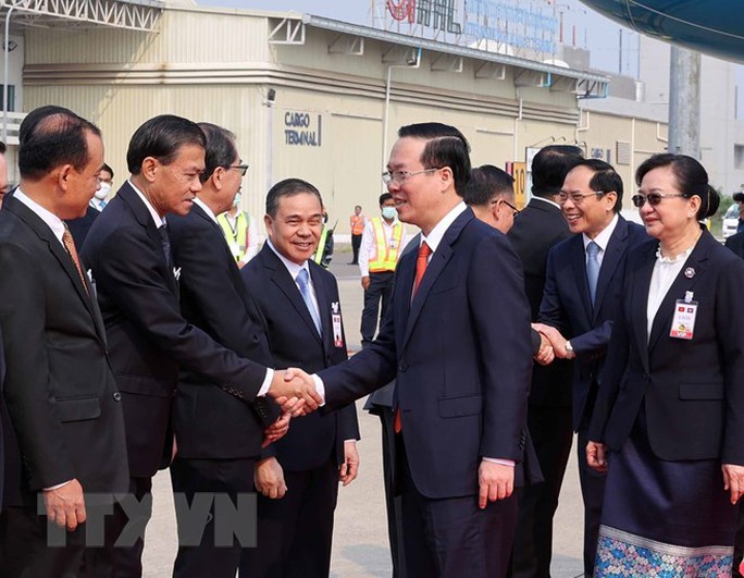 Chủ tịch nước Võ Văn Thưởng đến Vientiane, bắt đầu thăm chính thức Lào - Ảnh 8.