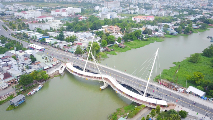 An Giang: Lý do chưa có kết quả thử tải cầu bộ hành Nguyễn Thái Học - Ảnh 2.