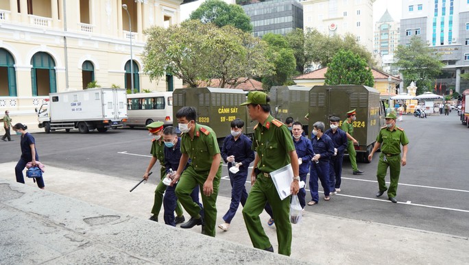 Vụ trường gà khủng ở quận 6: Hình ảnh Nguyễn Minh Thành và đồng phạm tại tòa - Ảnh 1.