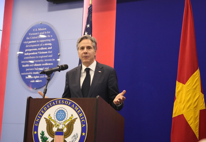 Ngoại trưởng Mỹ Antony Blinken họp báo: Quan hệ Việt - Mỹ sẽ phát triển mạnh mẽ - Ảnh 1.