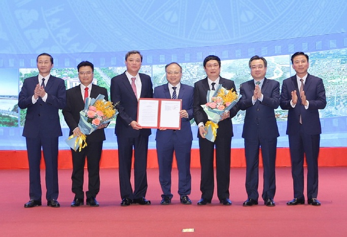Bộ trưởng Nguyễn Thanh Nghị trao quyết định về quy hoạch của Thủ tướng cho Thanh Hóa - Ảnh 1.