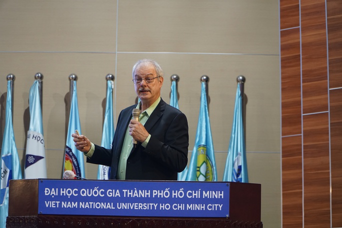 Chủ nhân giải Nobel Hoá học 2022 đến Việt Nam và truyền cảm hứng  - Ảnh 1.