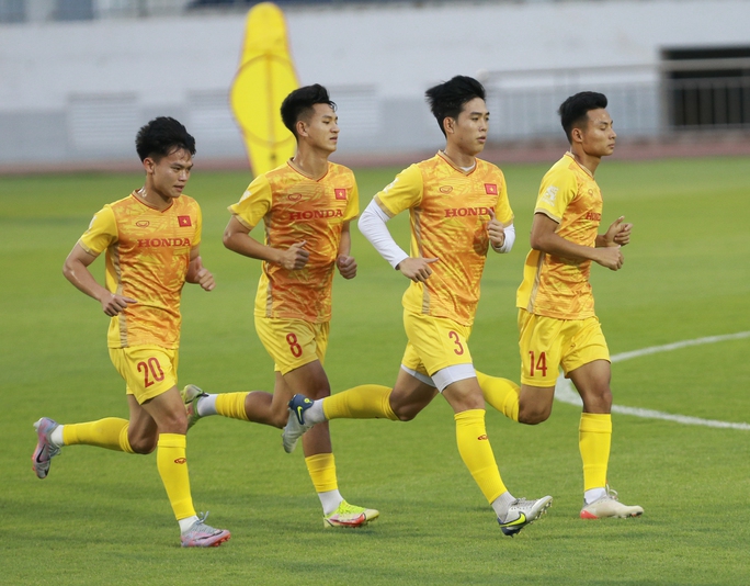 HLV Troussier loại 7 tuyển thủ U22 Việt Nam - Ảnh 1.