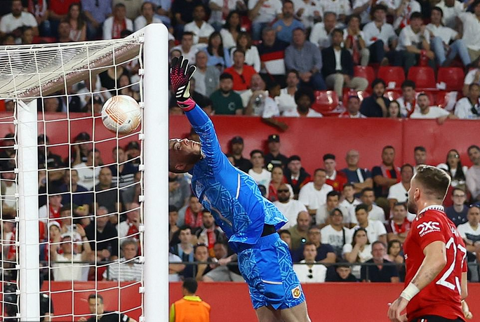 Man United thua tan tác, Sevilla đoạt vé bán kết Europa League - Ảnh 3.