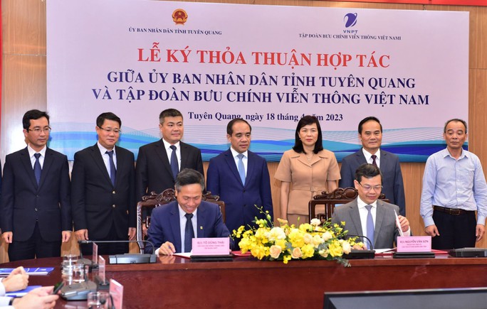 UBND tỉnh Tuyên Quang và Tập đoàn VNPT ký thỏa thuận hợp tác chuyển đổi số - Ảnh 1.