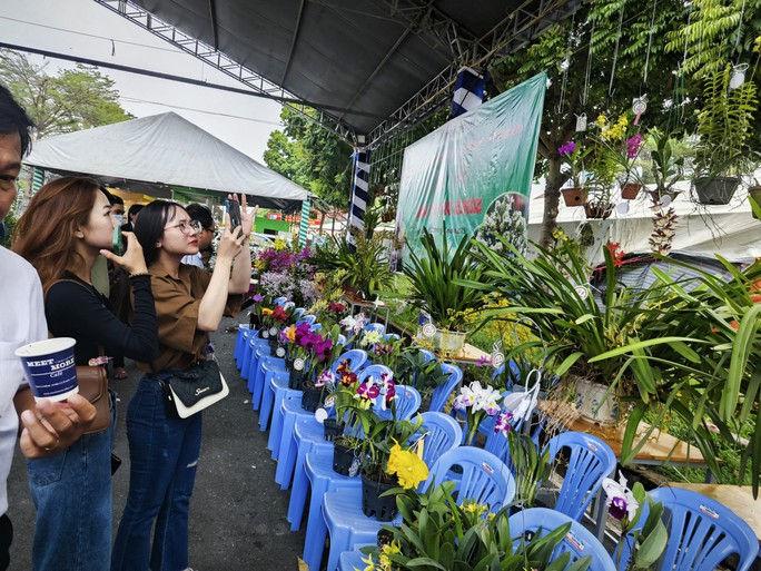 Ngỡ ngàng với hoa đẹp tại hội chợ sản phẩm nông nghiệp - Ảnh 5.