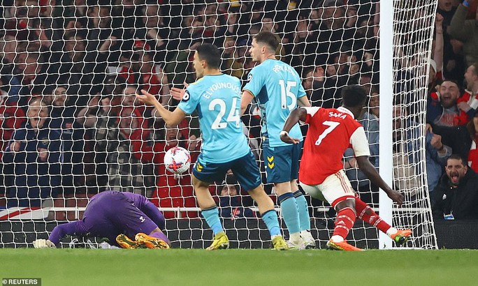 Rượt đuổi tỉ số khó tin, Arsenal hòa thót tim đội chót bảng Southampton - Ảnh 7.
