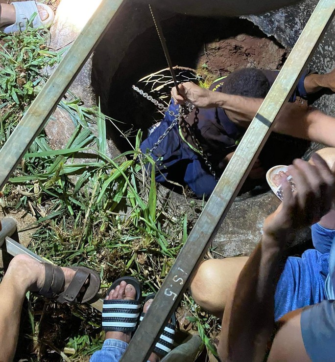 Cô gái rơi xuống giếng sâu 18m ở Đắk Lắk - Ảnh 1.