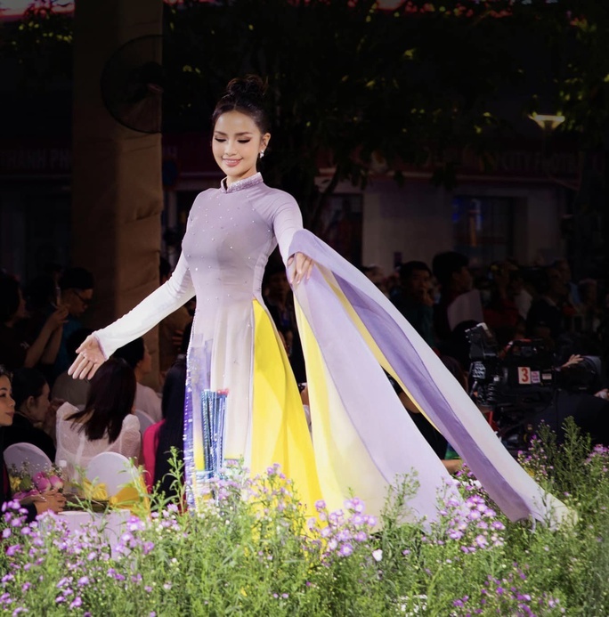 Hành trình thời trang đến 63 tỉnh thành: Tôn vinh thời trang Việt qua Fashion tour - Ảnh 2.